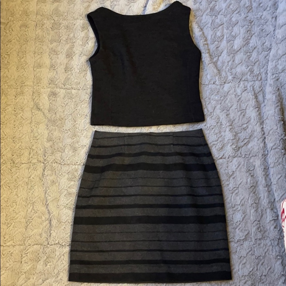 🌟Banana Republic charcoal and black skirt🌟